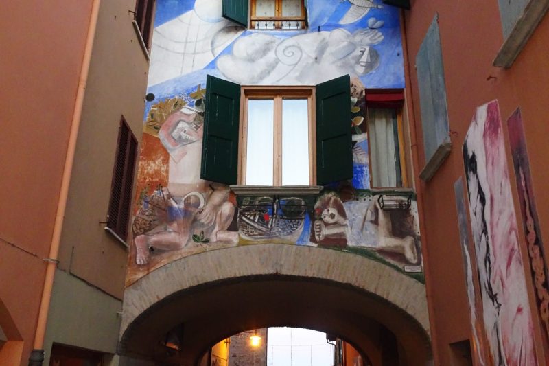 DOZZA: I MURALES CHE RACCONTANO STORIE